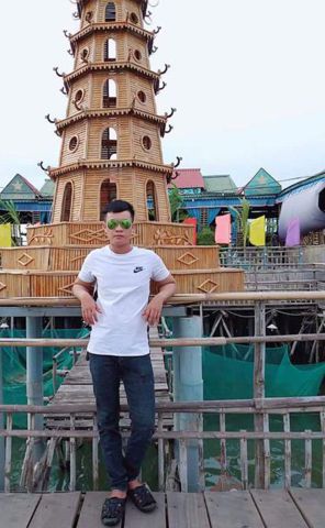 Lee han, 32 tuổi, Huế, -- Select Country --