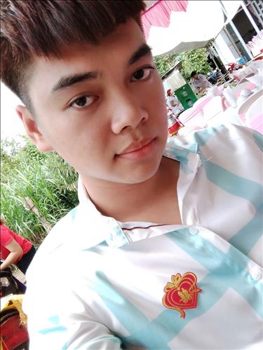 Lâm Chí Luân, 19 tuổi, Quận 1, Việt Nam