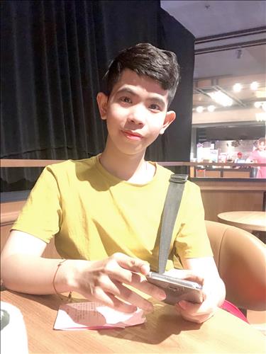hau trung, 20 tuổi, Quận 1, Việt Nam