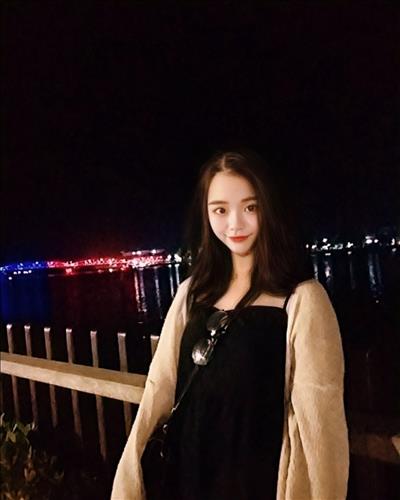 Hạ Thư, 27 tuổi, Quận 1, Việt Nam